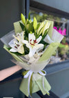 Simple White Lily Bouquet (Sade Beyaz Zambak Buketi)