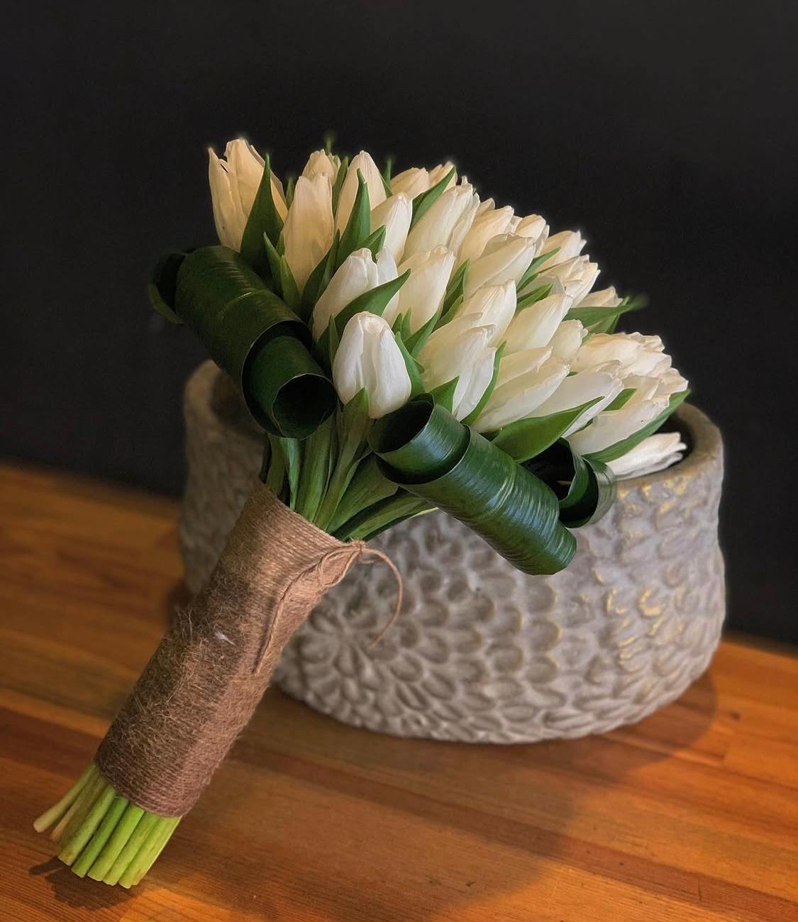 Bouquet de mariée naturel – Touche pivoine et eucalyptus