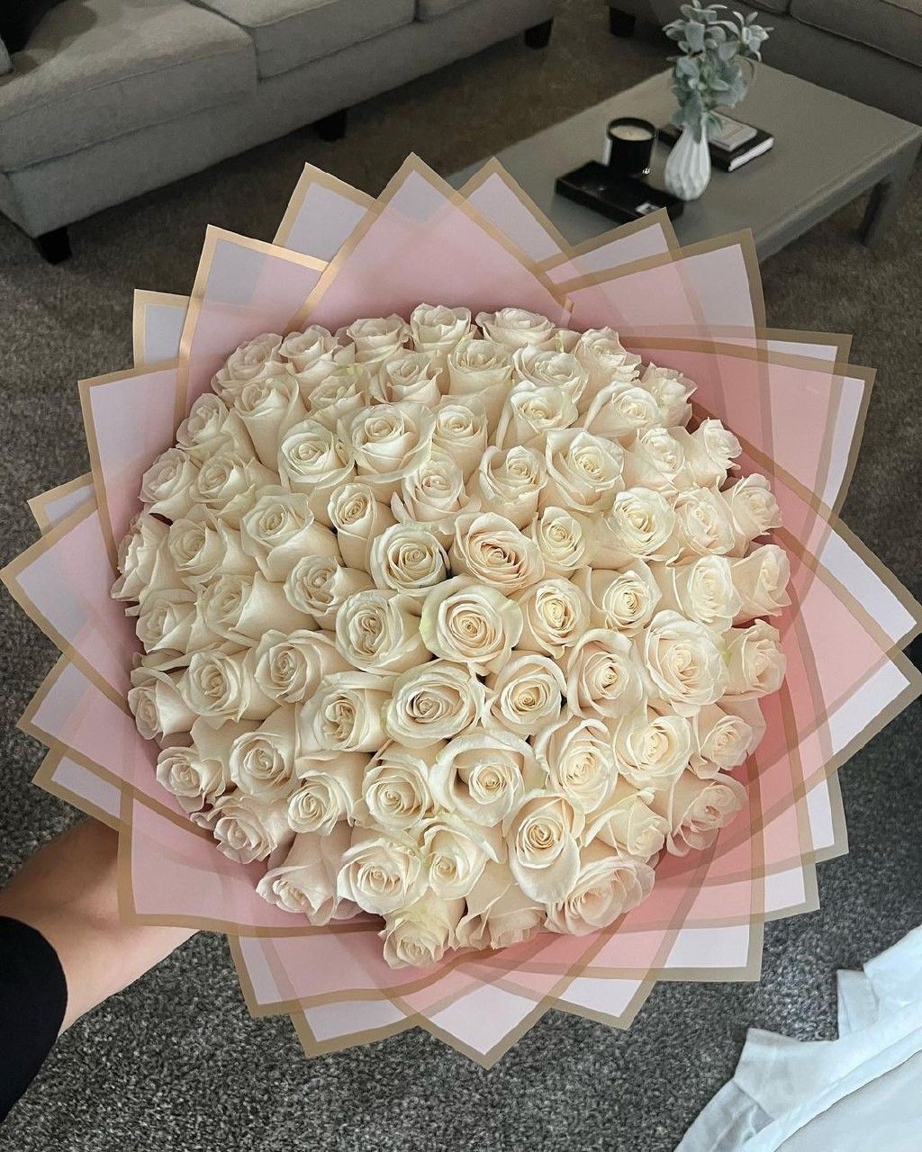 Classic White Rose Bouquet (Büyük Beyaz Gül Buketi)