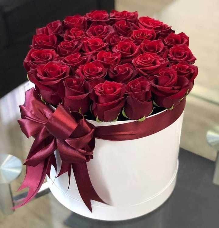 White Box 27 Pcs Red Rose