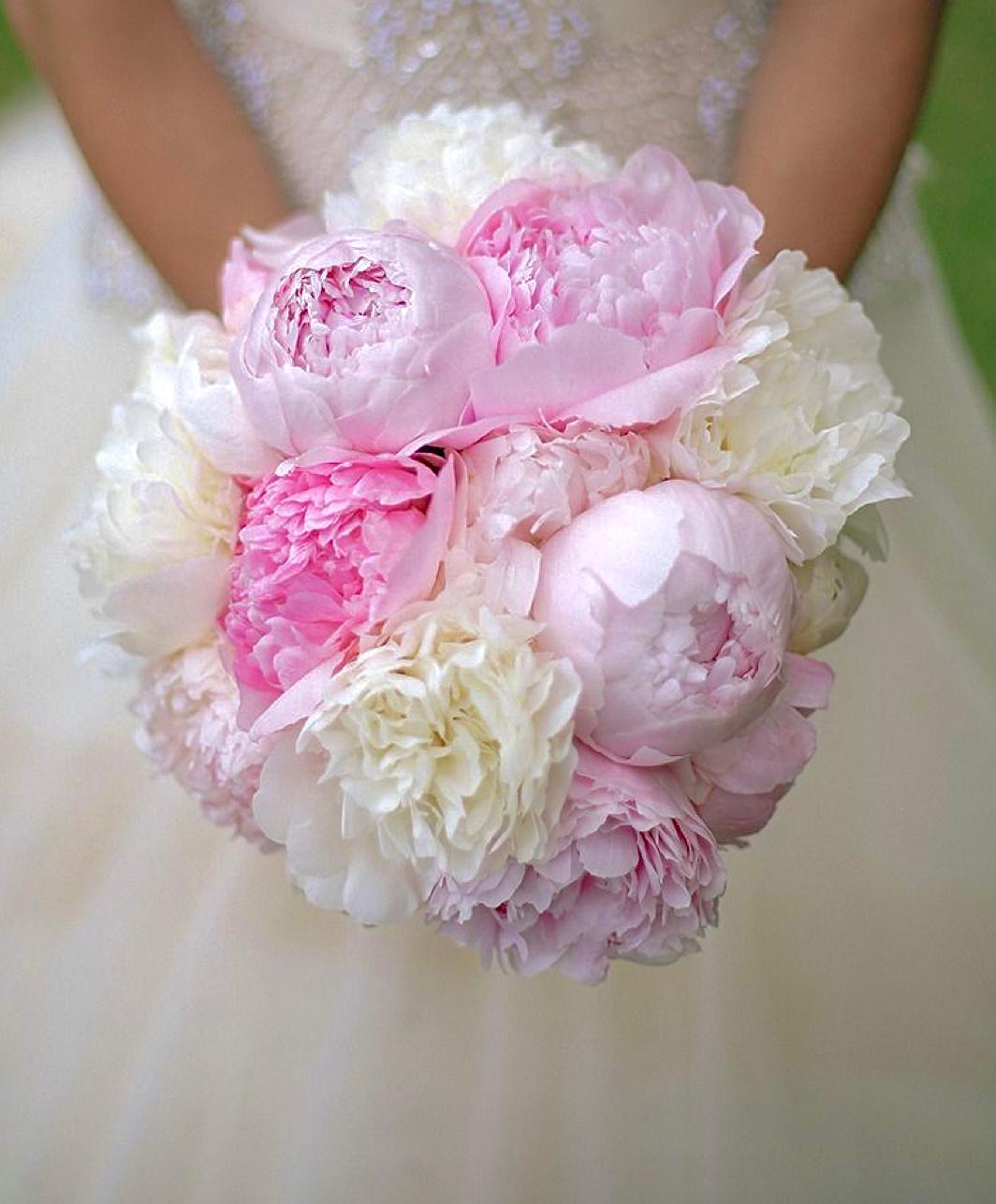 Yoğun Pembe Tonlarda Şakayık Buketi