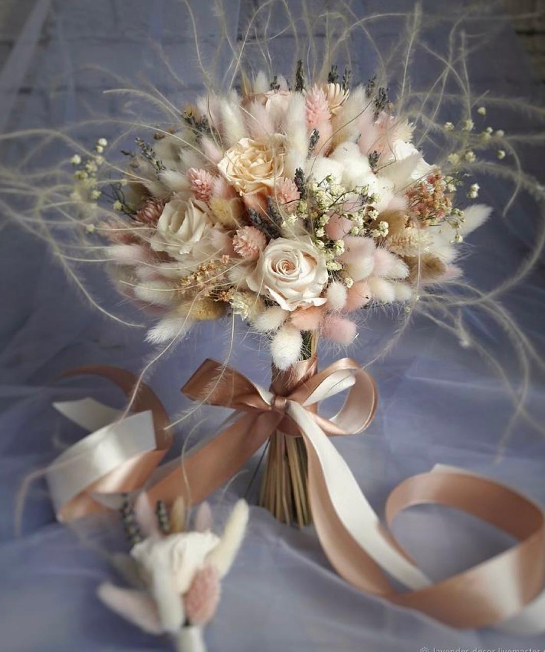 Rustik Şıklık: Pamuk ve Gül Buketi