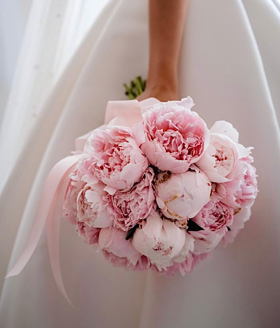 Pembe ve Beyaz Şakayık Buketi